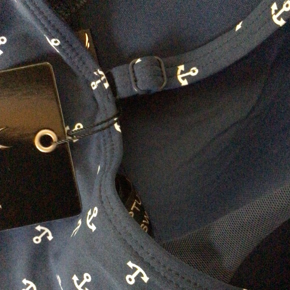 NIP TUCK One Piece Swimsuit Multifit Cup size 4, NWTGS - Picture 2 of 6